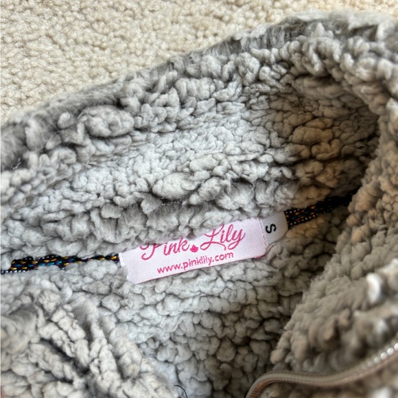 Pink Lily Grey Sherpa - Picture 3 of 4